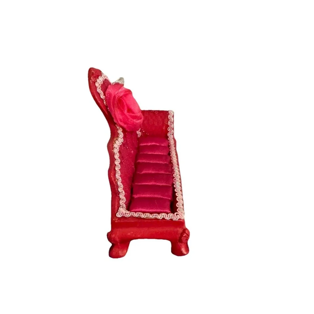 Rings Display Stand Sofa Lounger Shape Lovely Magenta Ring Holder